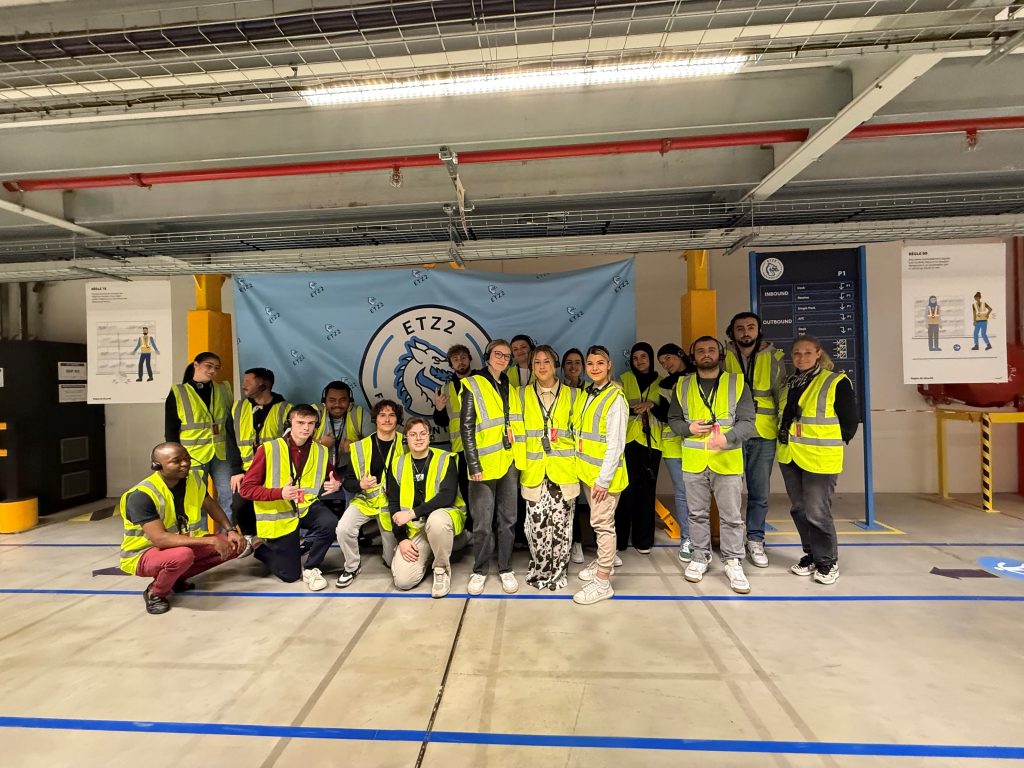 Nos étudiants en +4MDC dans les coulisses de Amazon