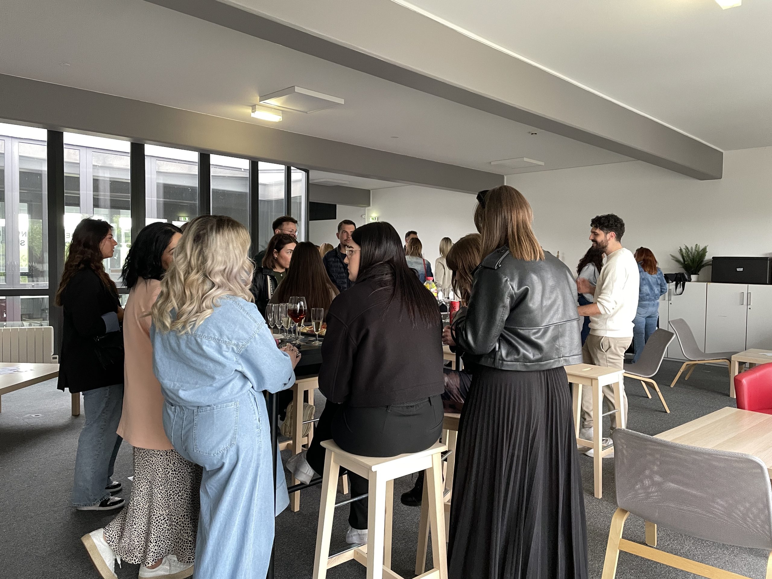 Anciens étudiants de l'école IMC lors de la soirée Alumni
