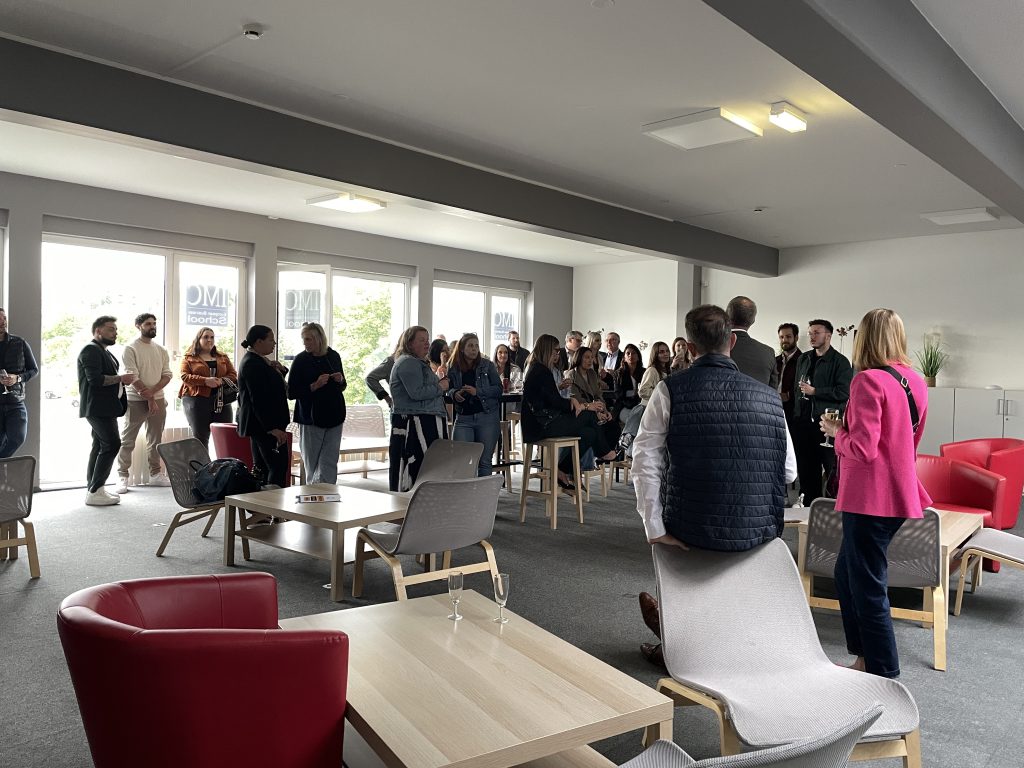 Anciens étudiants de l'école IMC lors de la soirée Alumni